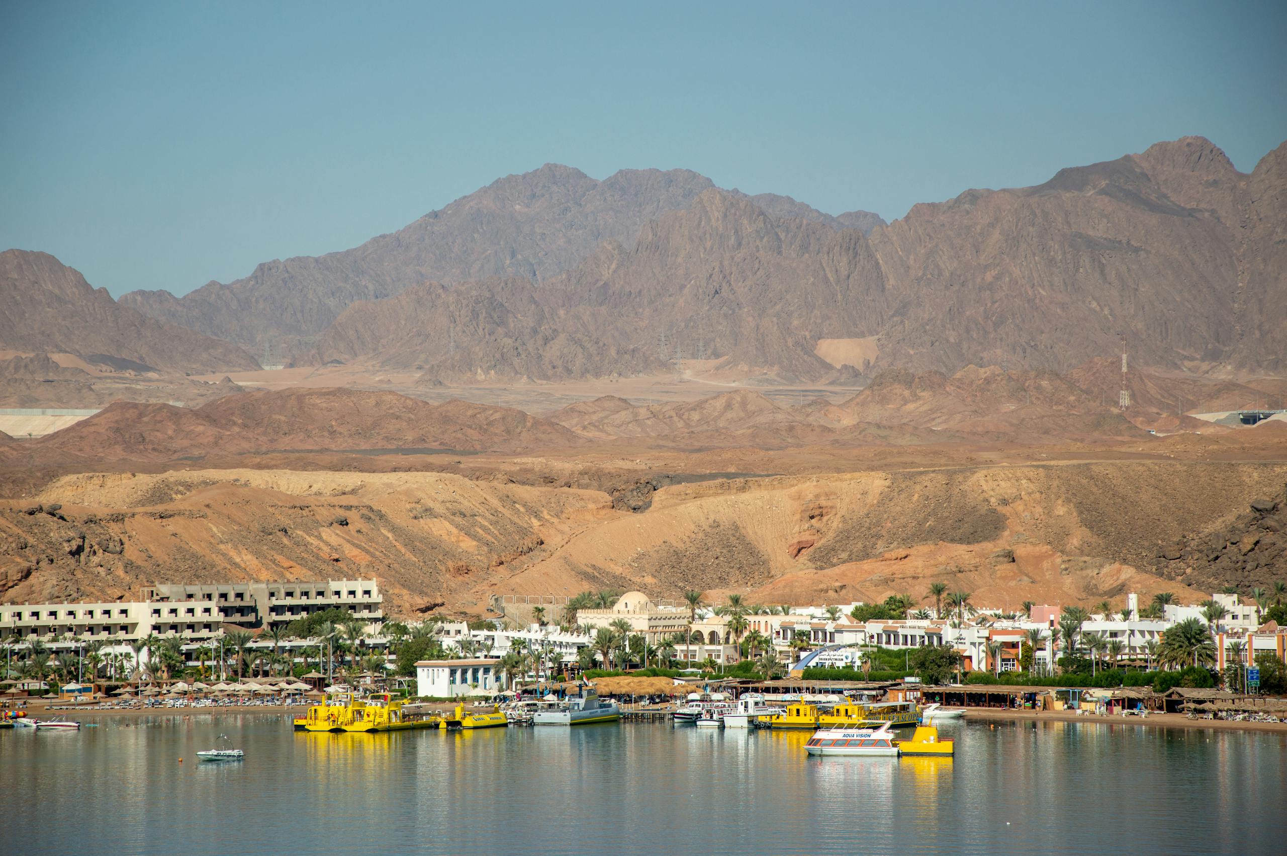 Offerings Explore the charming desert landscapes merging with the Red Sea coast at this vibrant resort town.